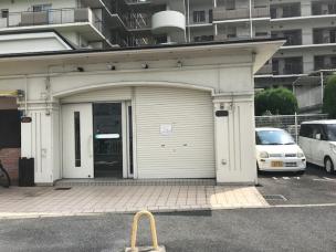 マイシティー高槻　1階路面店　物件横駐車場付